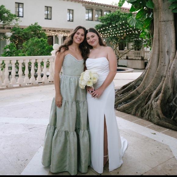 V Chapman Sage Gown - Picture 7 of 9